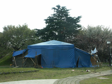 20080607blue_tent.jpg